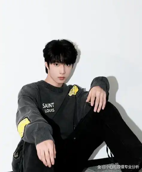 整形医生:刘耀文撞脸吴彦祖?长大后是否能成为荷尔蒙男神呢?