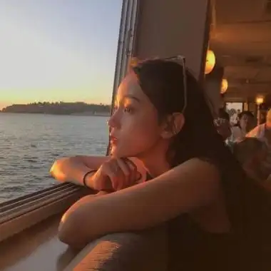 高清漂亮的长发侧脸气质女头像图片