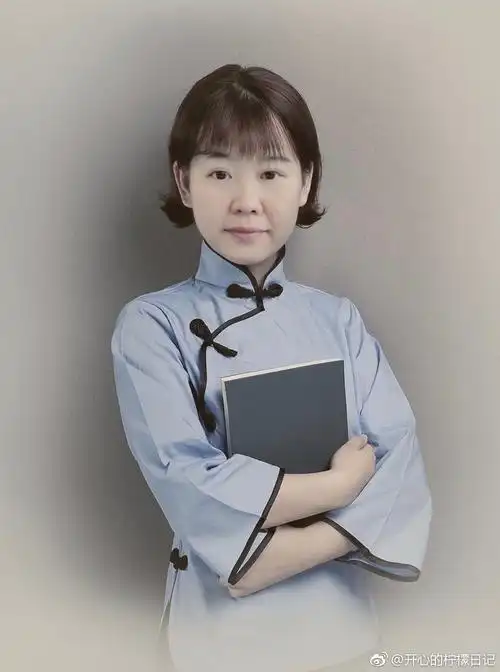 五四青年节赶了把时髦,把自己穿越成这个样子兴致勃勃滴给老公看