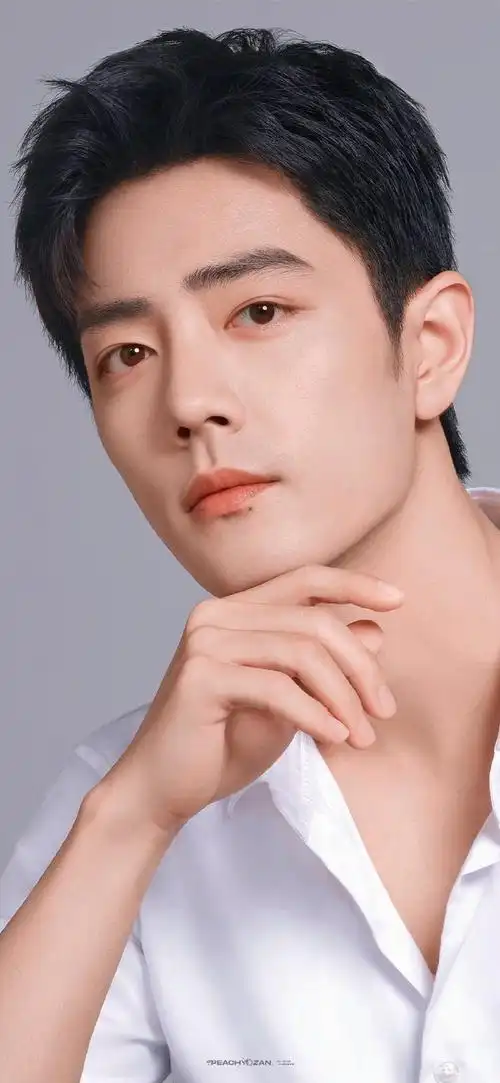 肖战纯白u领t恤##肖战