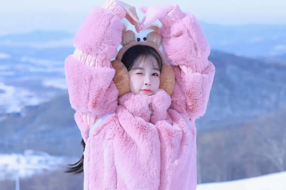 虞书欣可爱壁纸 虞书欣可爱粉色壁纸好喜欢