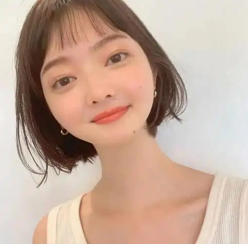 可爱减龄学生头图片 学院风短发百搭好驾驭 - 女士短发 - 发型站