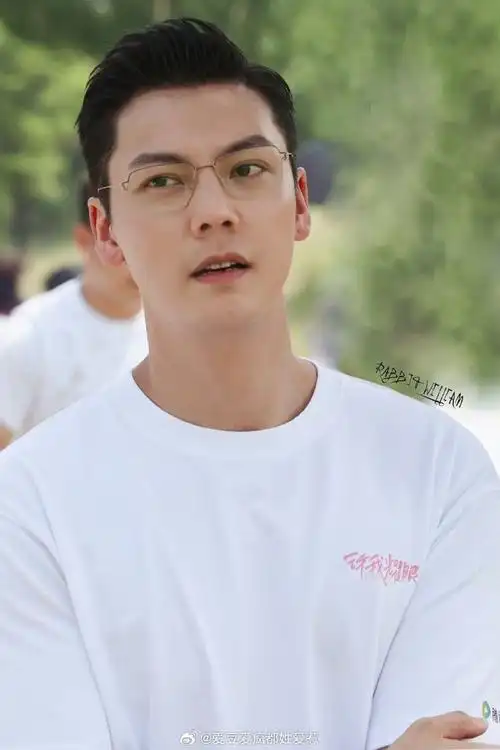 陈伟霆无框镜##陈伟霆二八分背头