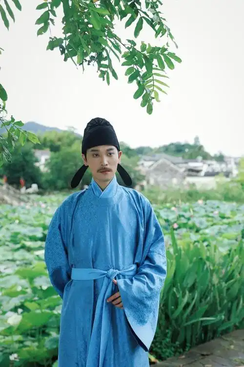 第一次跨界拍摄古装戏,展示演员天赋,宋代书生形象拿捏住了!
