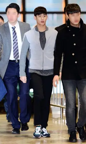 金秀贤穿着gucci 2014早春运动鞋现身机场