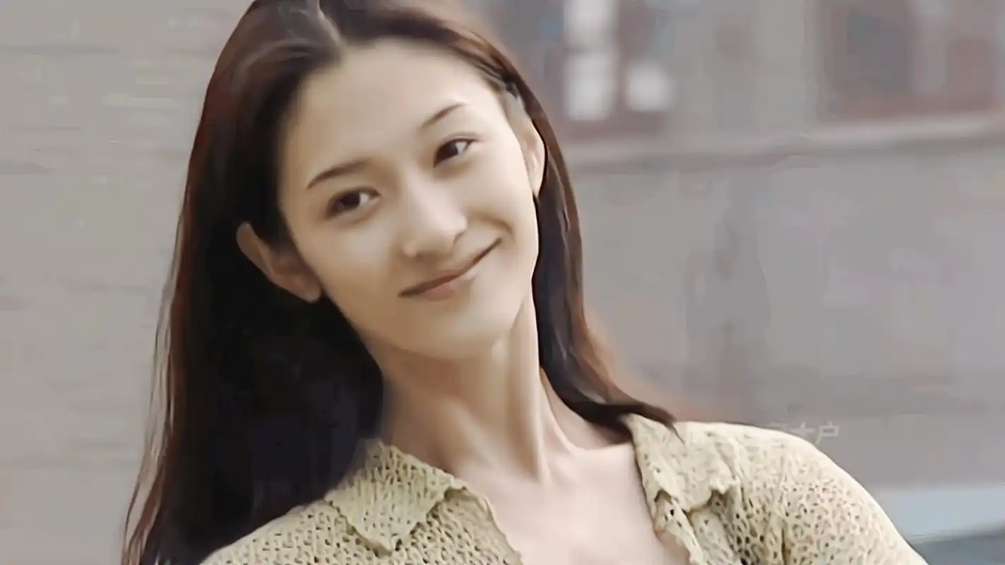 李小冉# 分享一组演员李小冉年轻时候的照片  不知道是不是错觉总