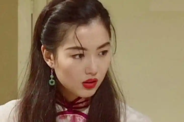 少女时郑秀文圆脸胖嘟嘟,偶像是许志安,理想是"在娱乐圈发展"