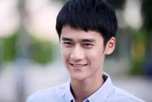 《一又二分之一的夏天》开播 蒋劲夫化身高校男神