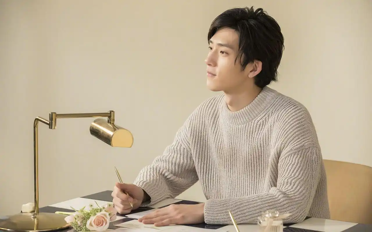 井柏然香水广告魅惑写真图片桌面壁纸高清大图预览1920×1200_大陆