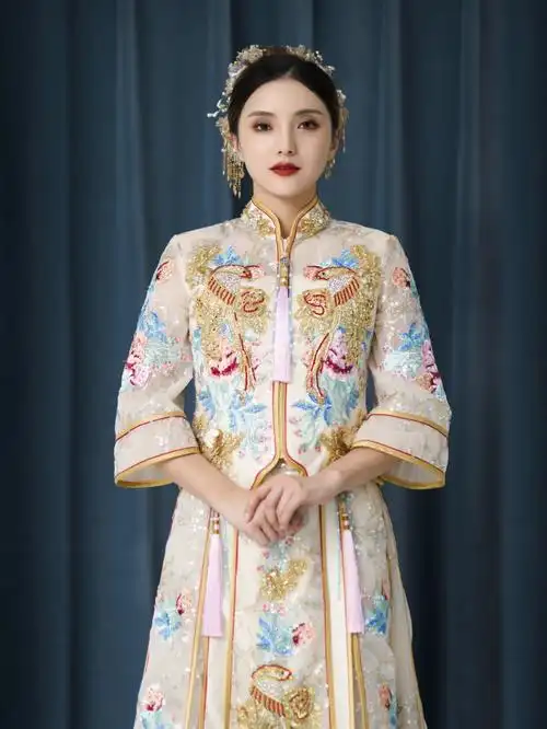 西安中式改良秀禾凤冠霞帔金丝秀禾服