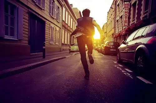 造就俘获芳心的背影杀手