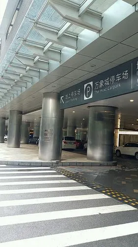 万象城停车场