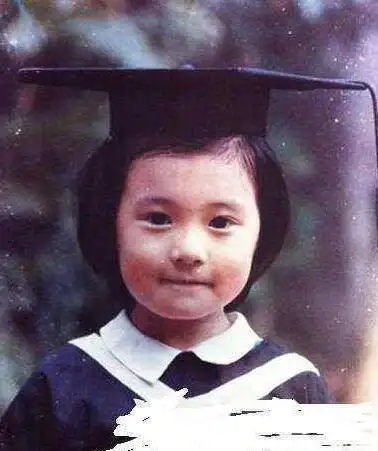 贾静雯修杰楷童年照   网友:难怪能成为夫妻