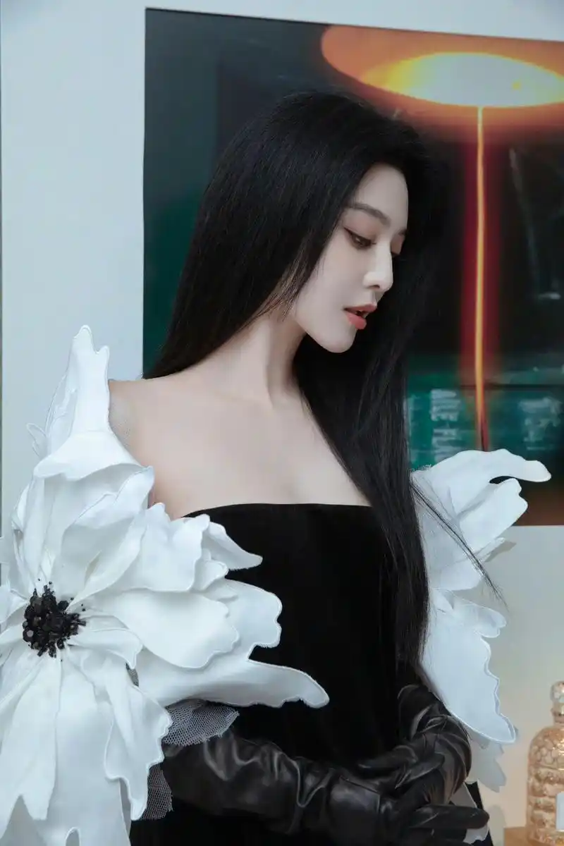 范冰冰红毯造型.#范冰冰[超话]# @范冰冰  身着yani - 抖音