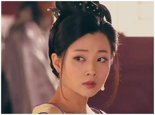 殷桃饰演的武则天很好看看了各种武则天版本的还是觉得刘晓庆版本的