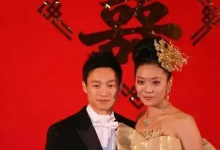 从那刻开始,杨威和杨云就把全部心思都放在了他们的三个宝贝孩子身上.