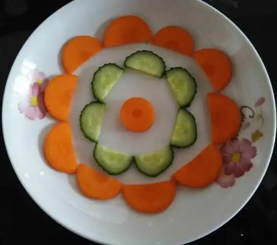 中一班的蔬菜拼盘体验课