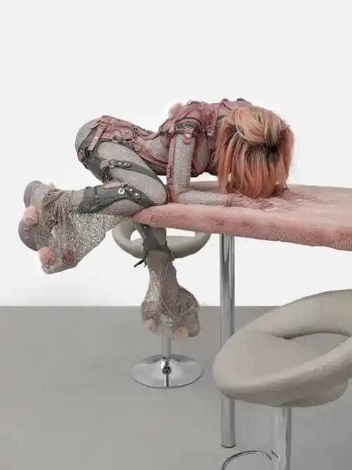 细品细节让人深思,网友:没眼看了_艺术_社会_雕塑