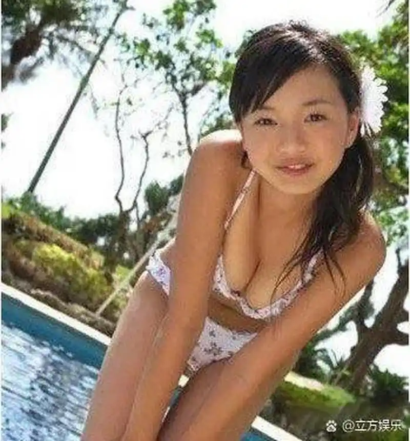 一一美女明星:林妙可穿泳装艺术写真美图.(图转载:立方娱乐)