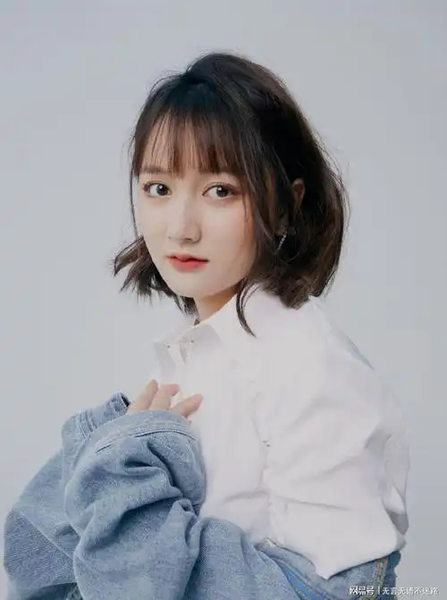 董思怡百变风格时尚写真