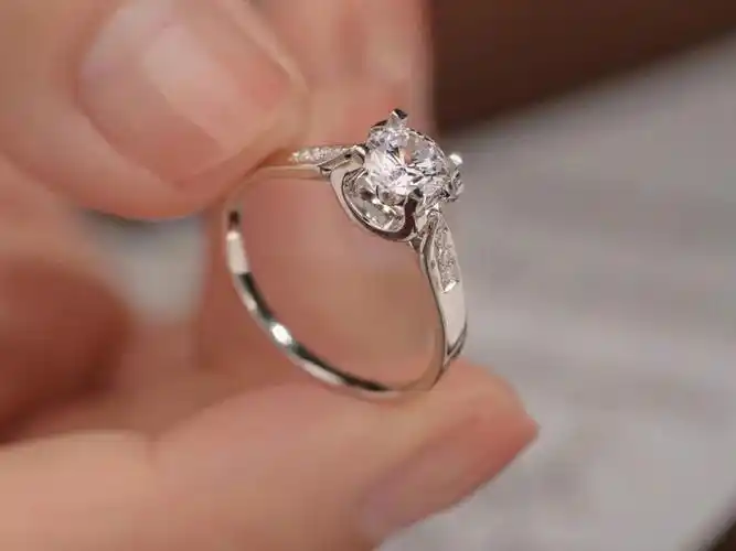 经典牛头款的定制钻戒