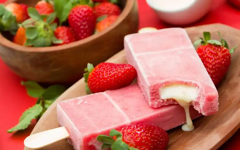 冰淇淋,草莓,甜点 壁纸 - 1440x900