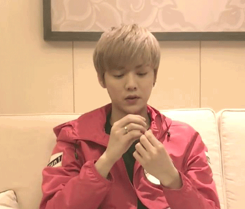 鹿晗欧巴帅哥小鲜肉gif动图_动态图_表情包下载_soogif