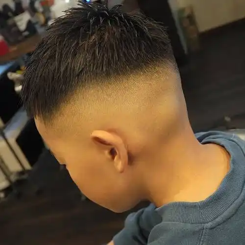 2024夏季小男孩发型来了,两侧铲短很百变,剪完真帅气|挑染|脸型|短发