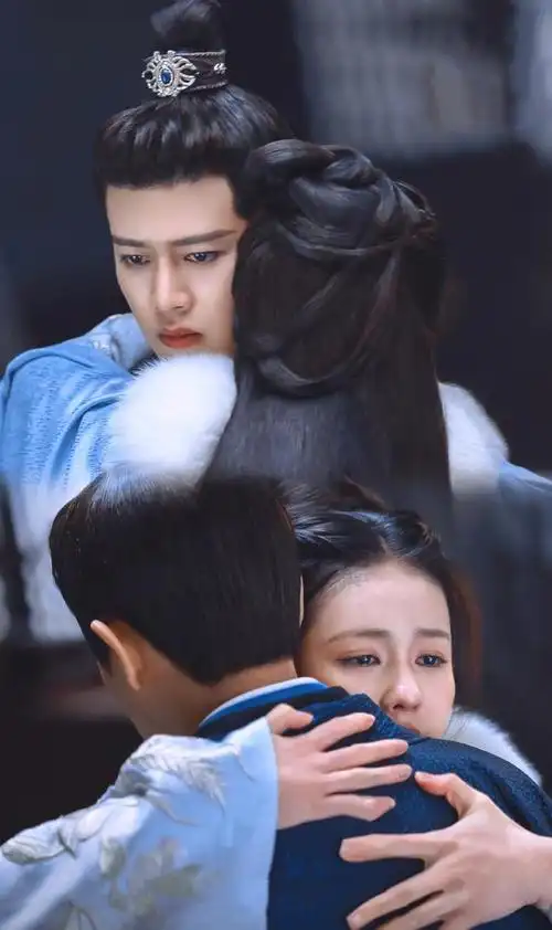 2019年白鹿搭档许凯主演拍摄了《烈火军校》,这是个轻喜剧,剧情很精彩