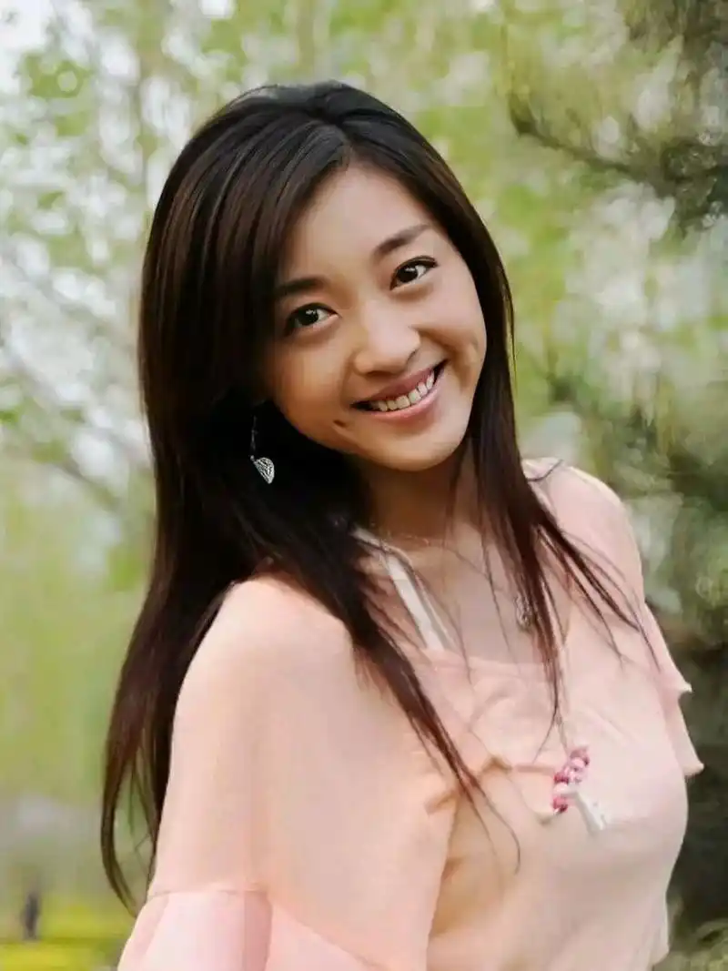 姜妍,1986年2月19日出生于辽宁省大连市,毕业于北京电影学院,中国内地