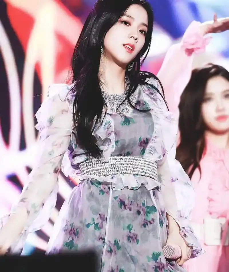 舞台闪闪发光的你#blackpink #jisoo #壁纸  - 抖音