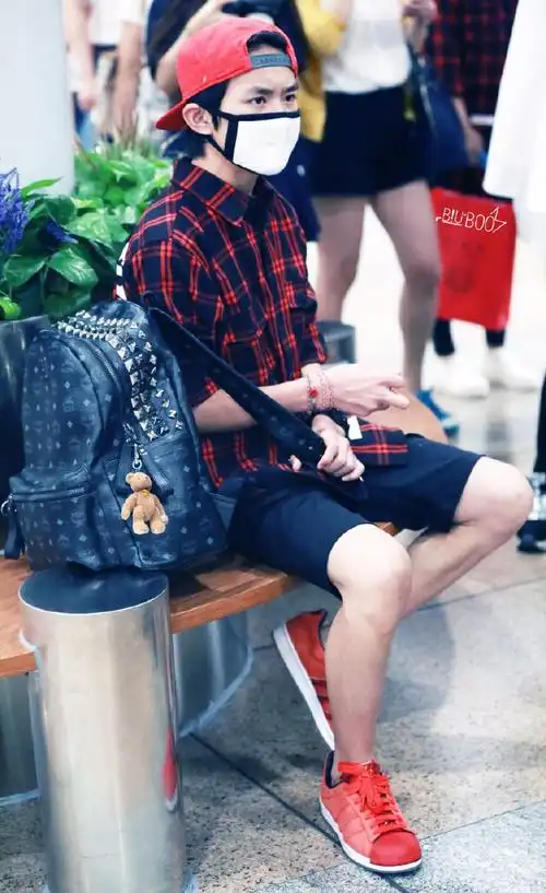 易烊千玺腿毛成长史?