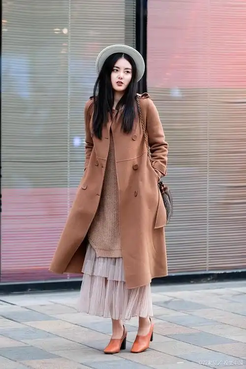 豆沙色配什么颜色衣服好看