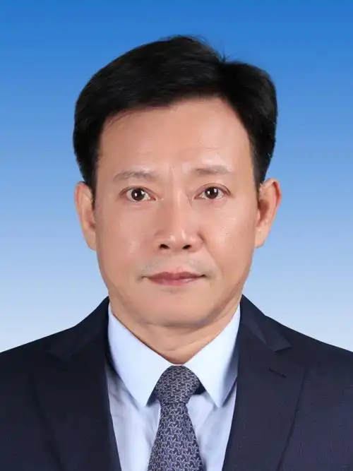 彭建安,男,汉族,1975年5月生,研究生,法学硕士,中共党员.