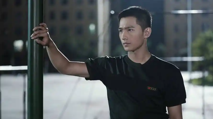 《特战荣耀》导演徐纪周:从没质疑过杨洋演技_特种兵_合作_个人