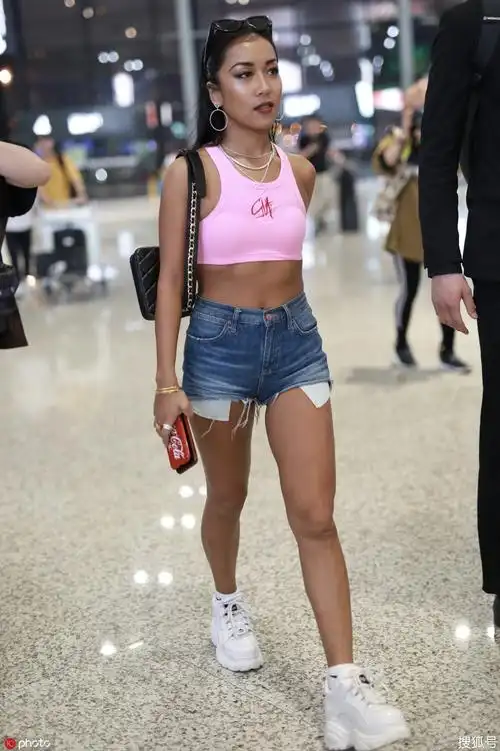 巧克力腹肌!"黑美人"吉克隽逸走碧昂丝路线