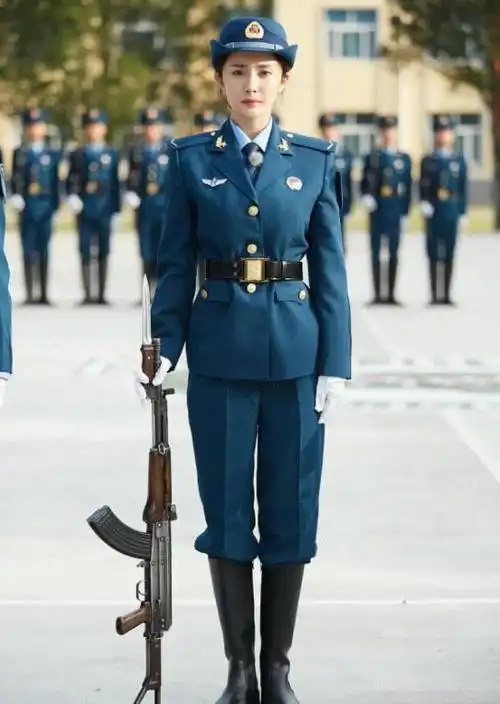 军装照也撩人杨幂佟丽娅素颜穿军装气质超群陈伟霆军装霸气