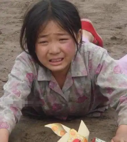 《暖春》这部剧苦情剧相信各位都看过,小编也看过这部剧,当年的年龄还