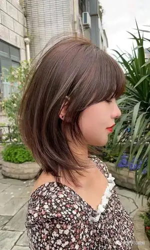 "高层次锁骨发",初夏剪刚刚好.