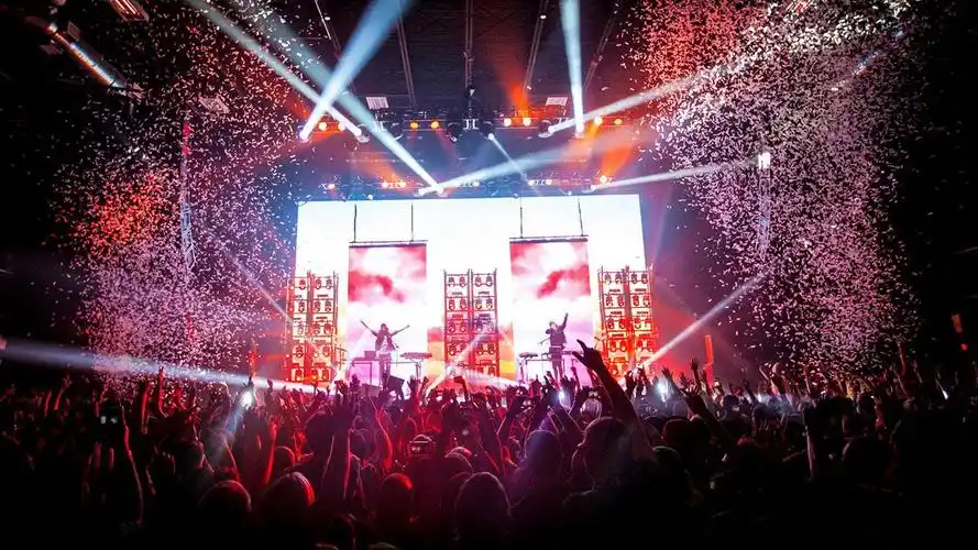 来这座"焕"新生的购物中心,加入一场超酷的跨年狂欢吧!