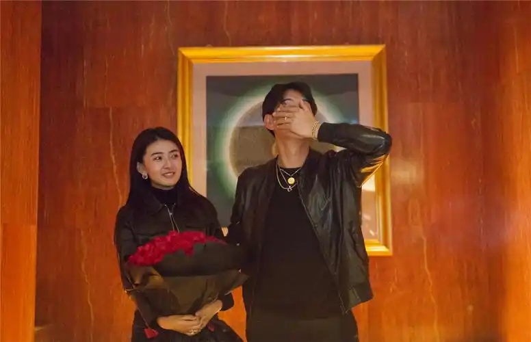 蒲巴甲求婚梁洁亲友见证幸福时刻