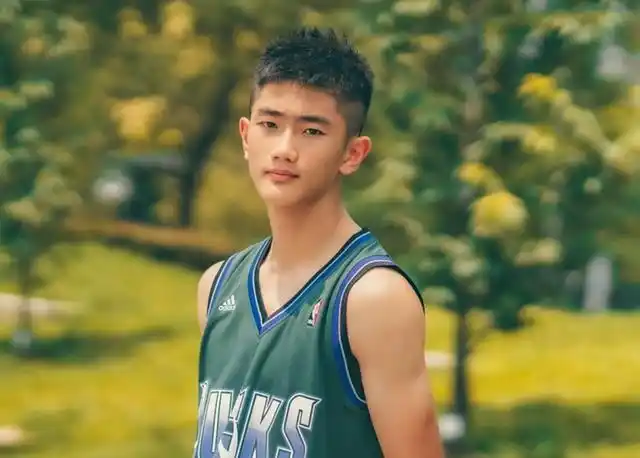 男生两侧短发型整洁帅气秋天有这4款就够了剪完提升颜值