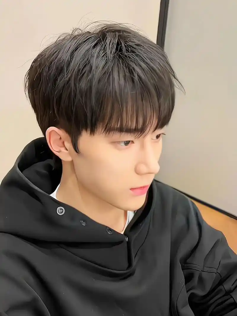 夏天回头率爆开的发型.一款自然微分碎盖  两层长度需保留 如 - 抖音