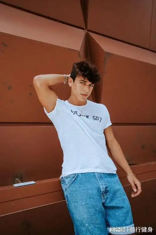 综合素质不可缺乏胖男人或油腻的中年男人瘦下来之后,虽然体型,脸型的