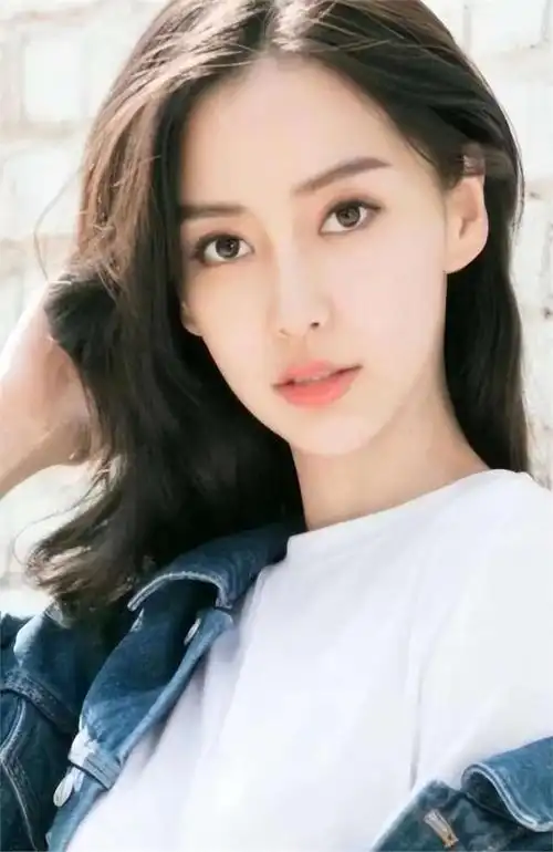 被资本放弃,复出宣告失败,如今35岁的杨颖过的怎么样了