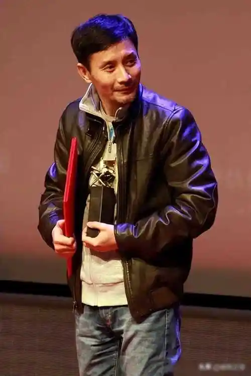 演员田小洁:从工人到演员,娶女神江珊为妻,事业爱情双丰收_生活_成功