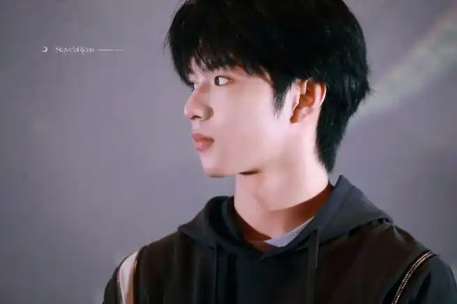 可爱帅气无缝切换(00 62 0925 )  @时代少年团-刘耀文