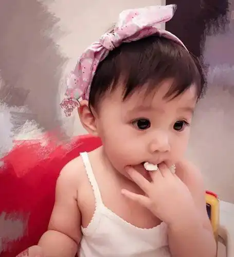 贾静雯女儿咘咘可爱到爆表,网友竟然想组团去"偷"她