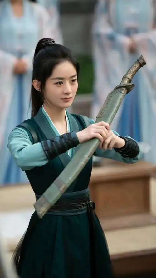 演员赵丽颖,电视剧《有翡》剧照更新,请看阿翡的美照吧