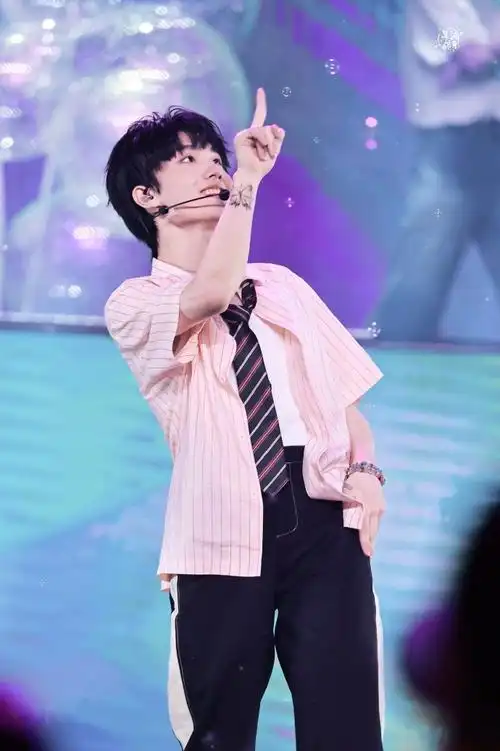 苏新皓舞台翻跟头直拍##苏新皓舞台直拍